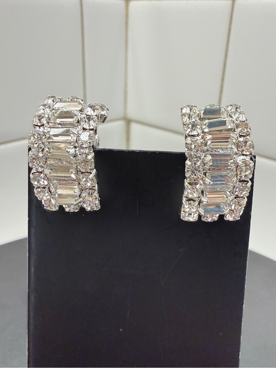 Jewelry - Lightweight Clear Crystal Earrings - Clip-on Style